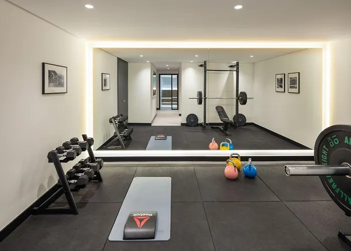 With Private Heated Pool Steam Jacuzzi & Gym מארבלה