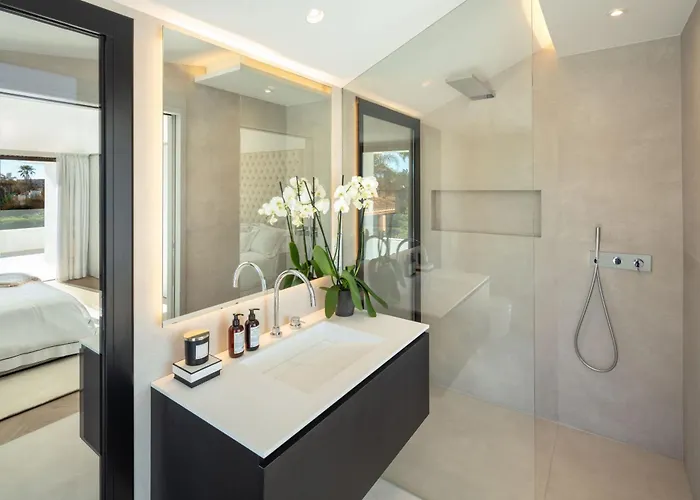 With Private Heated Pool Steam Jacuzzi & Gym Villa *