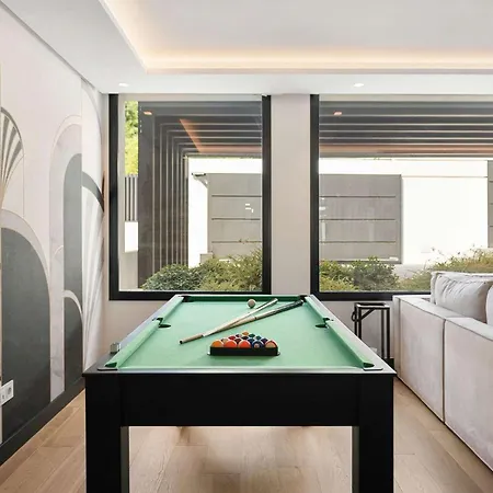 With Private Heated Pool Steam Jacuzzi & Gym *