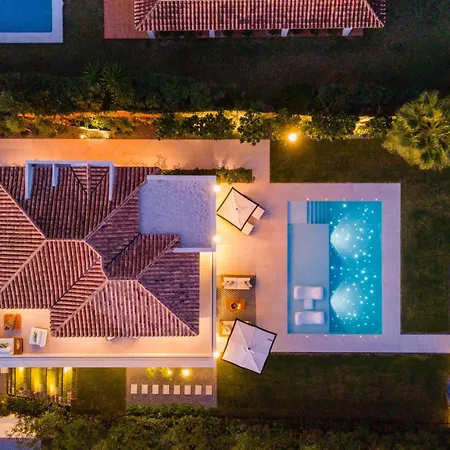 With Private Heated Pool Steam Jacuzzi & Gym * Marbellac