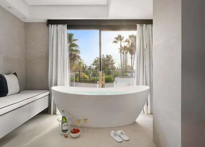 Villa With Private Heated Pool Steam Jacuzzi & Gym