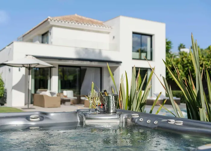 With Private Heated Pool Steam Jacuzzi & Gym *