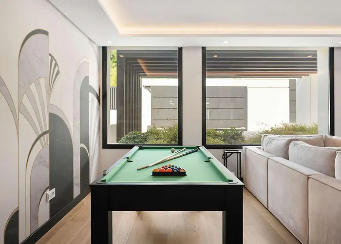 With Private Heated Pool Steam Jacuzzi & Gym *
