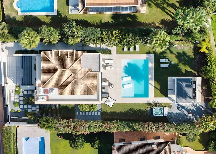 With Private Heated Pool Steam Jacuzzi & Gym فيلة